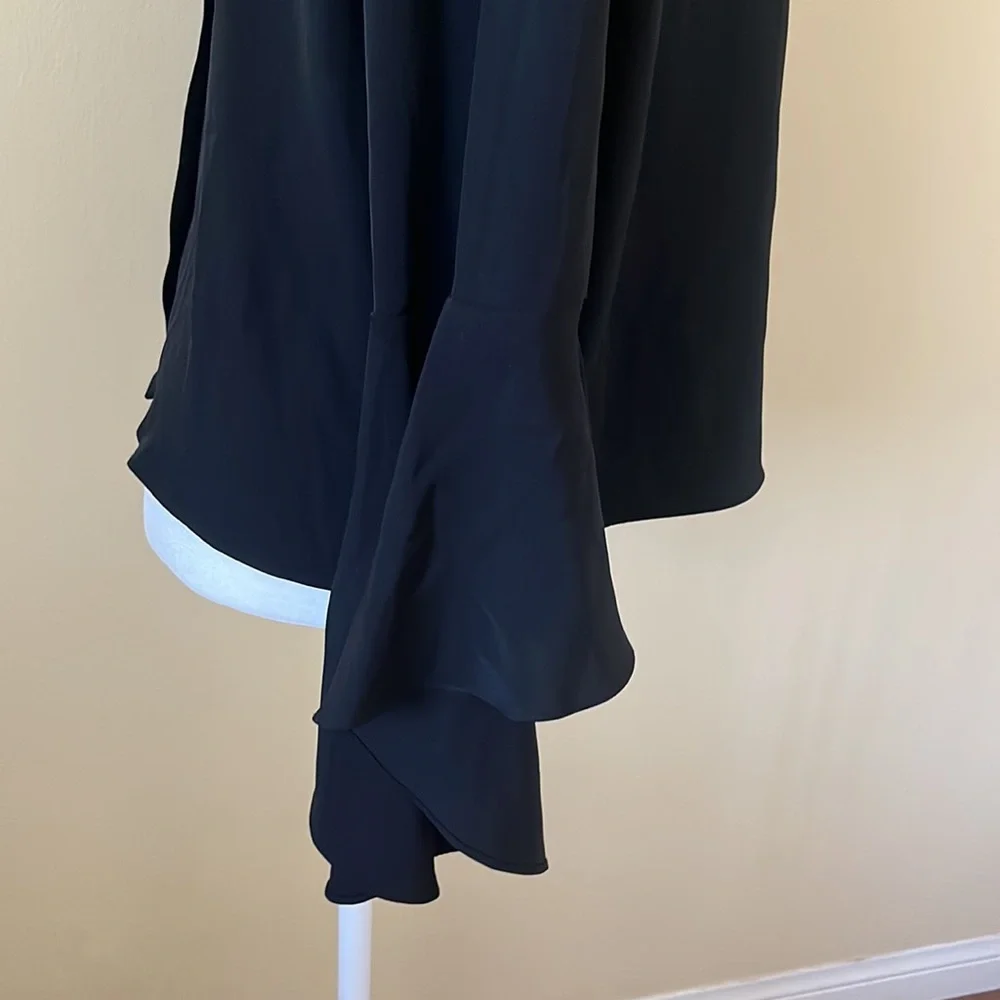 Button detail back blouse - Picture 5 of 9